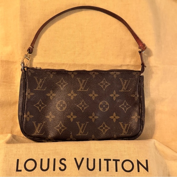 Louis Vuitton Monogram Pochette Accessoires Handbag - Picture 11 of 12